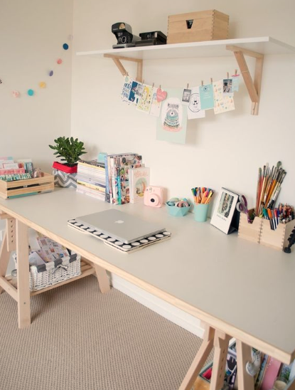 ruang kerja minimalis feminin