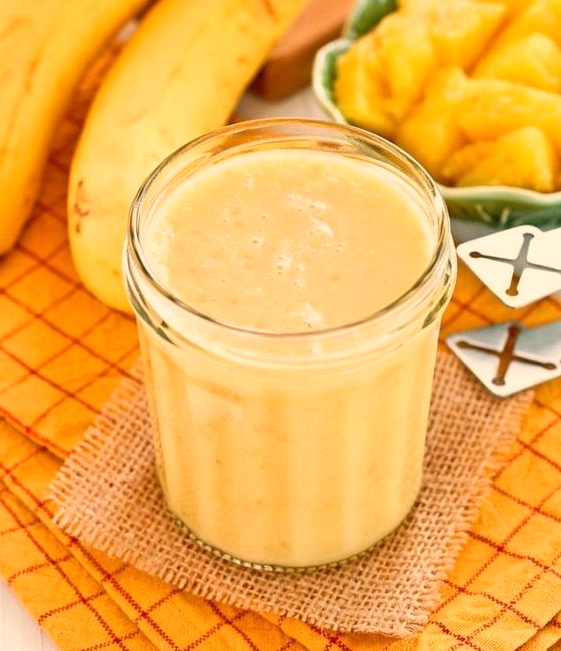 banana pineapple smoothies