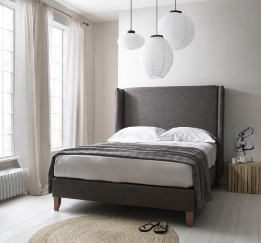 tempat tidur minimalis monokrom