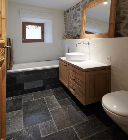 5+ Inspirasi Desain Kamar Mandi Batu Alam | Blog QHOMEMART