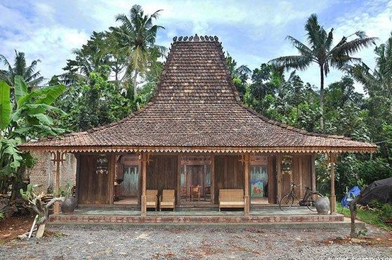 Rumah Limasan Gaya Jawa untuk Hunian Tradisional | Blog QHOMEMART