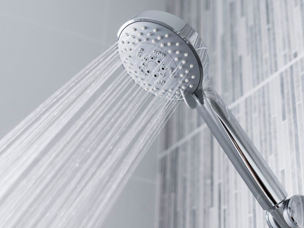 kekuatan air shower