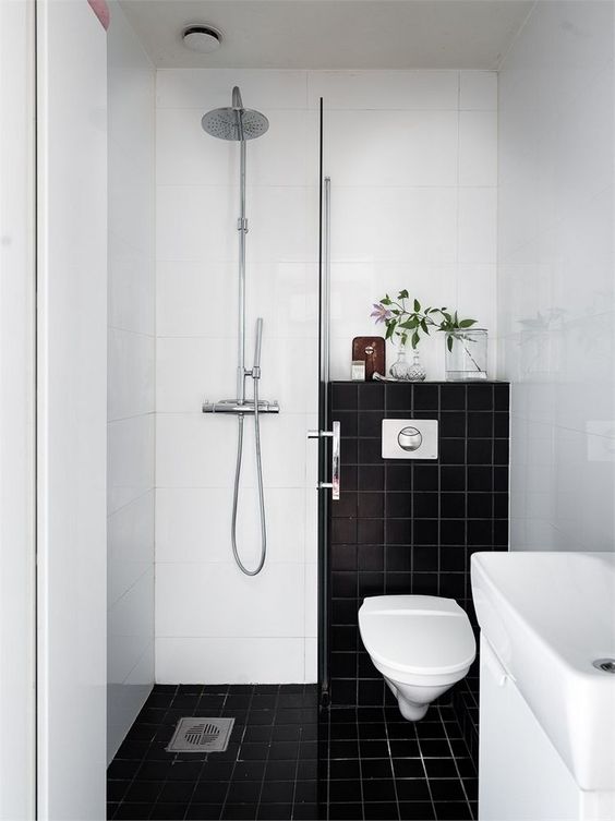 kamar mandi monokrom