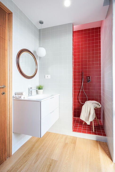 desain kamar mandi merah