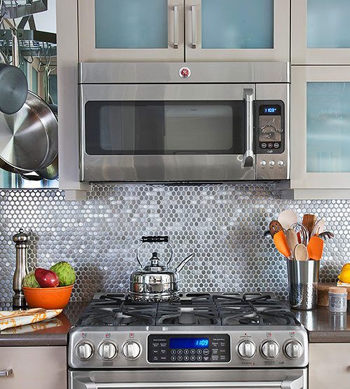 pastikan oven dan mircowave terletak pada cabinet