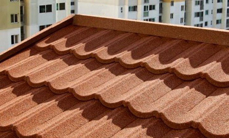 Kenali Kelebihan dan Kekurangan Genteng Metal Pasir untuk Atap Rumah