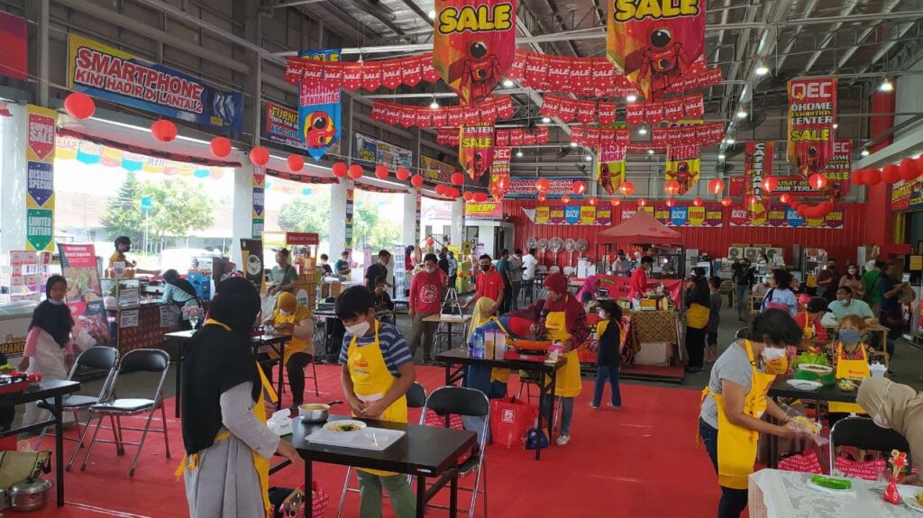 keseruan lomba kreasi mie lunar festival