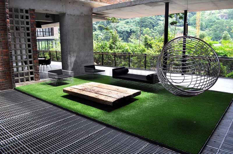 dekorasi rumput sintetis semi outdoor