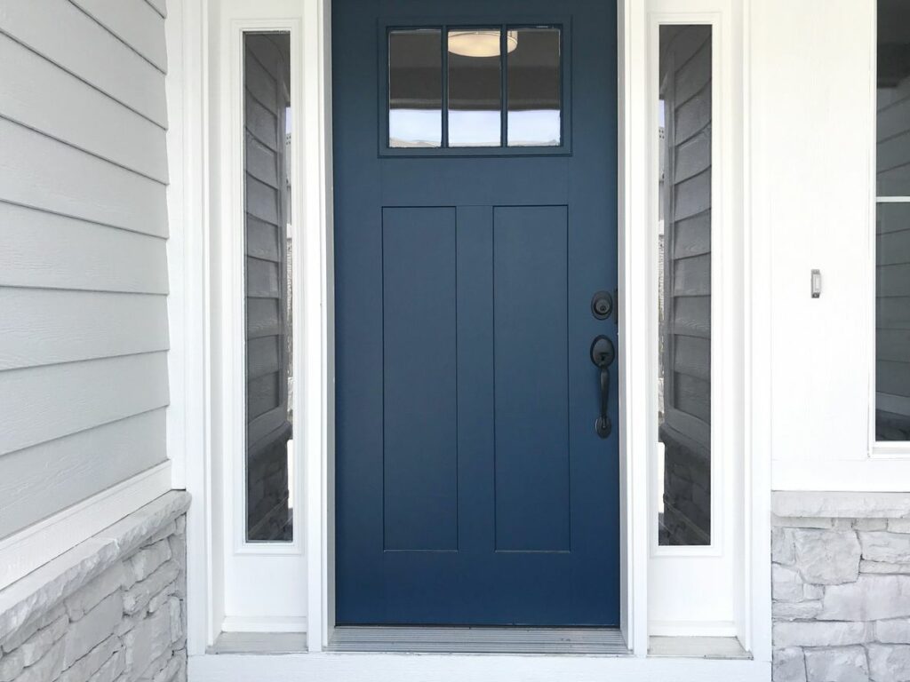 warna biru navy pintu rumah