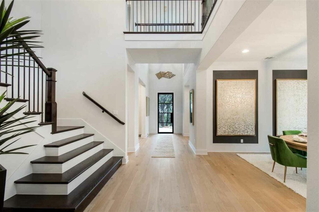 foyer dengan lantai vinyl