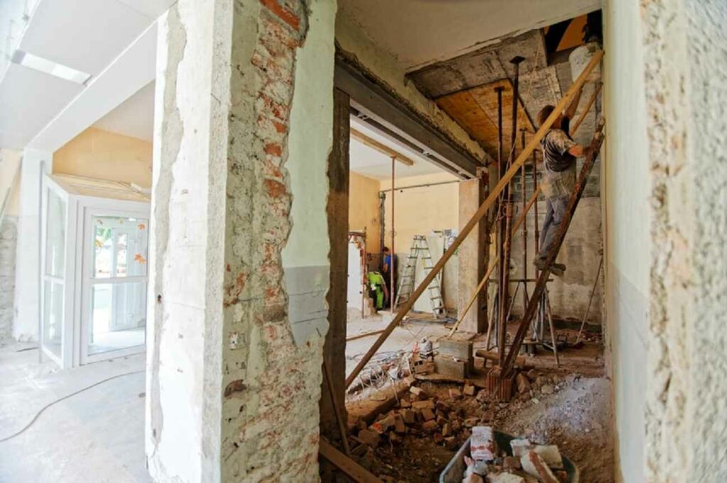 Renovasi rumah