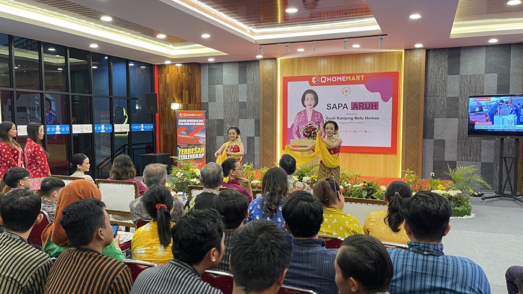 acara sapa aruh GKR hemas di qhomemart berlangsung meriah