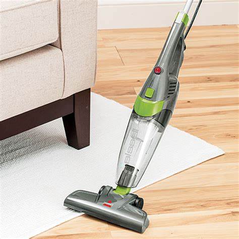 rumah bersih dengan vacuum cleaner 