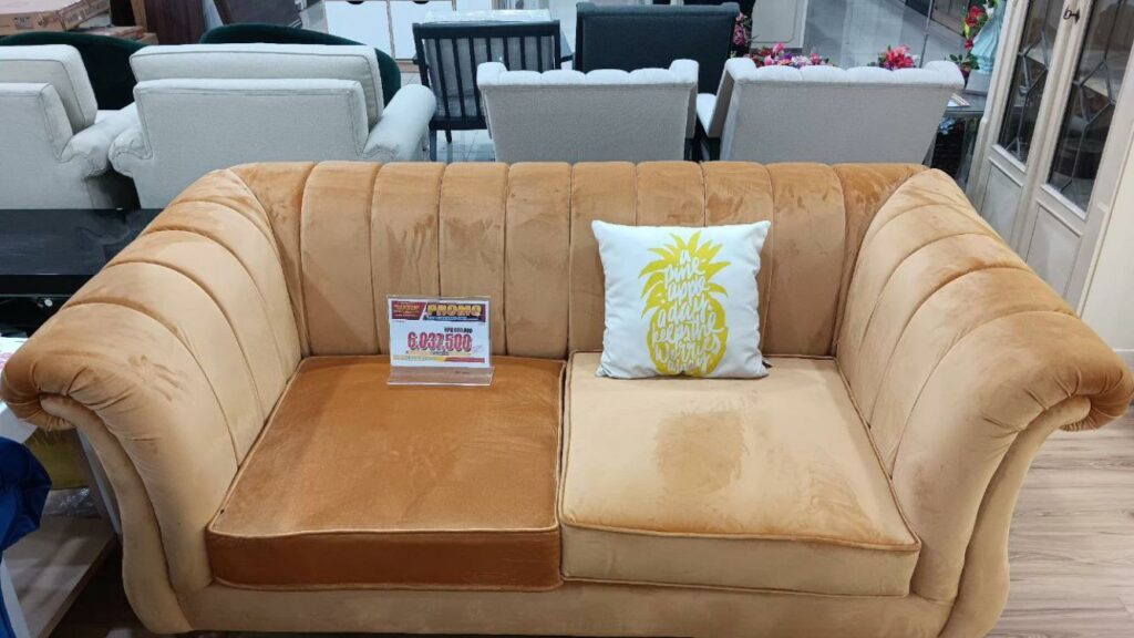 sofa studio bahan velvet 